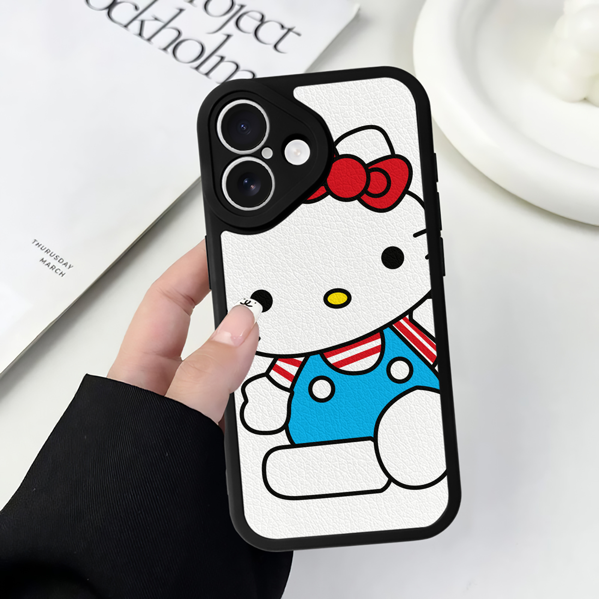 （画像用） Hello Kitty ハローキティ 【iPhone 16シリーズ対応】シリコンスマホケース（レザー調） 材質：シリコン